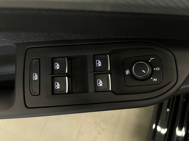 VW - Golf VIII Variant 1.0TSI Move_15