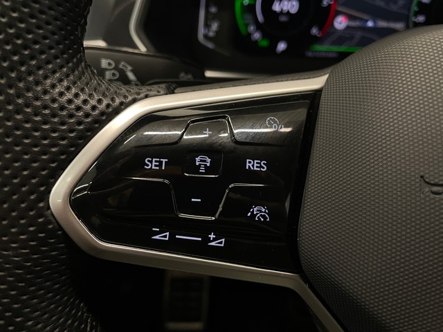VW - Tiguan R-Line 2.0 TDI DSG AHK+NAV+TOUCH+APP+KAMERA_8