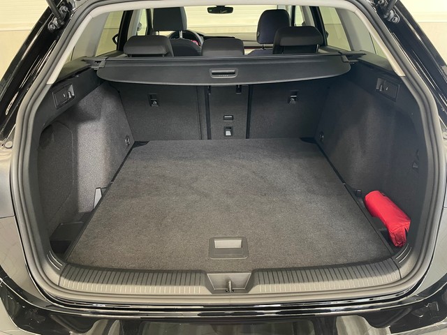 VW - Golf VIII Variant 1.0TSI Move_23