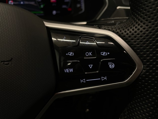 VW - Tiguan R-Line 2.0 TDI DSG AHK+NAV+TOUCH+APP+KAMERA_9