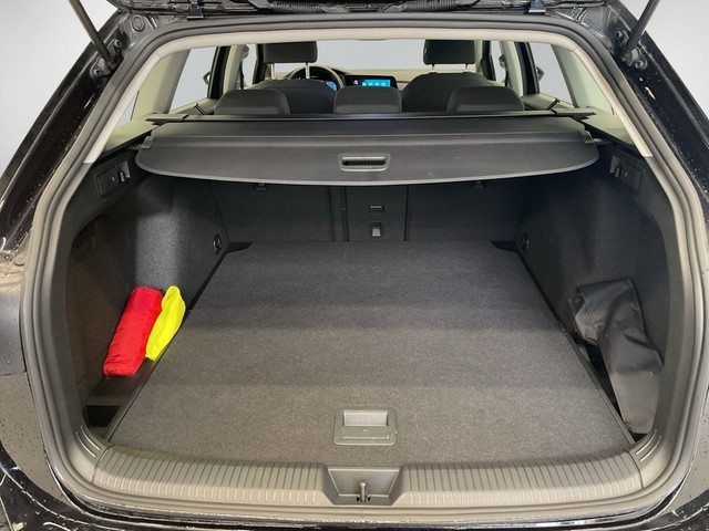 VW - Golf VIII Variant 2.0 TDI Life APP+ACC+LANE+KAMERA+LED_24